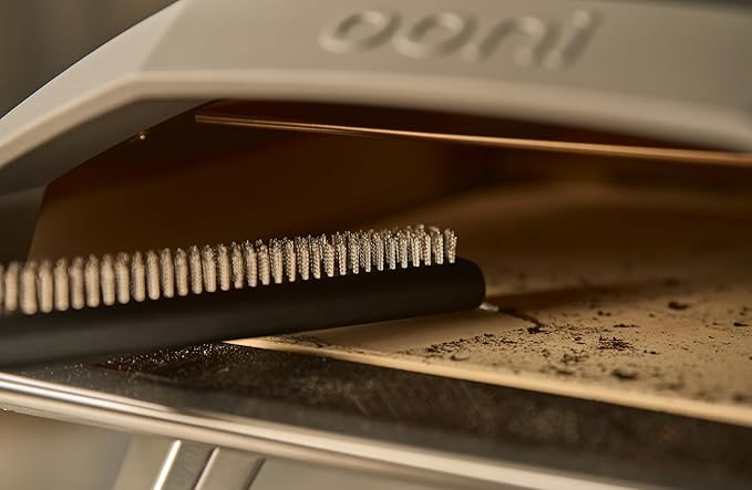 Ooni Wire Brush & Scraper – BBQ and Pizza Stone Cleaner, Grill Cleaner, Outdoor Cooking Tools, Barbecue Utensils - Short Handle