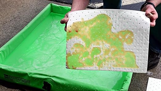 FlashDry Oil Absorbent Pads, Fast-Absorbing Oil-Based Fluid Pads for Garage, Shop, Driveway, Automotive & Marine Use, Tear-Resistant Oil Absorbing Sheets, 17.5" x 13.5", 300-Count Dispenser Box