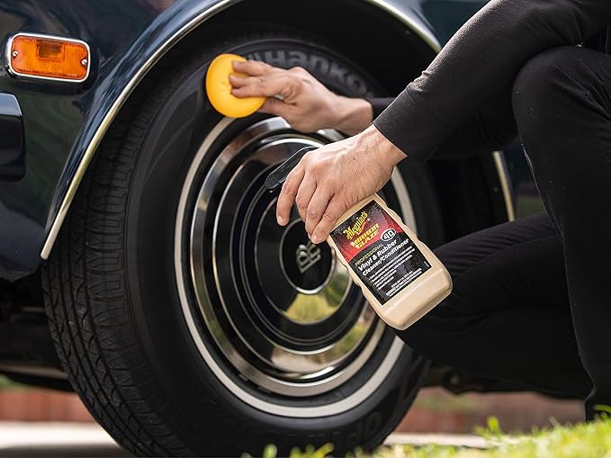 Meguiar's Professional Vinyl and Rubber Cleaner Conditioner M4016 - Pro-Grade for Interior and Exterior, Screens out UV Rays while Leaving Behind a Natural Sheen, 16 Oz