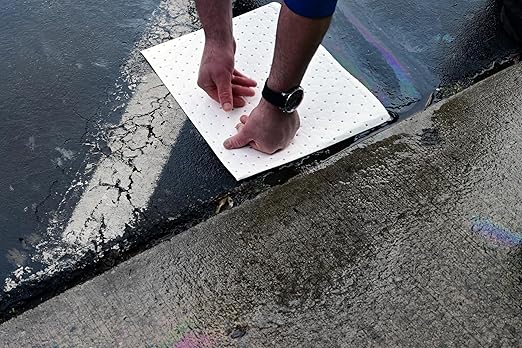FlashDry Oil Absorbent Pads, Fast-Absorbing Oil-Based Fluid Pads for Garage, Shop, Driveway, Automotive & Marine Use, Tear-Resistant Oil Absorbing Sheets, 17.5" x 13.5", 100-Count Dispenser Box